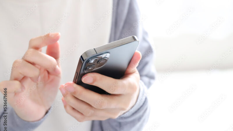 介護の「24時間監視」をやめる。スマホ1台で実現する、自分と親を解放する「自律型介護」のススメ 