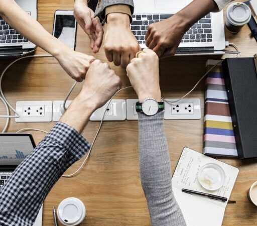 「隠れ介護」を卒業する戦略的報告術。人事評価を下げずに「介護休業」を使い倒す交渉の全技術 